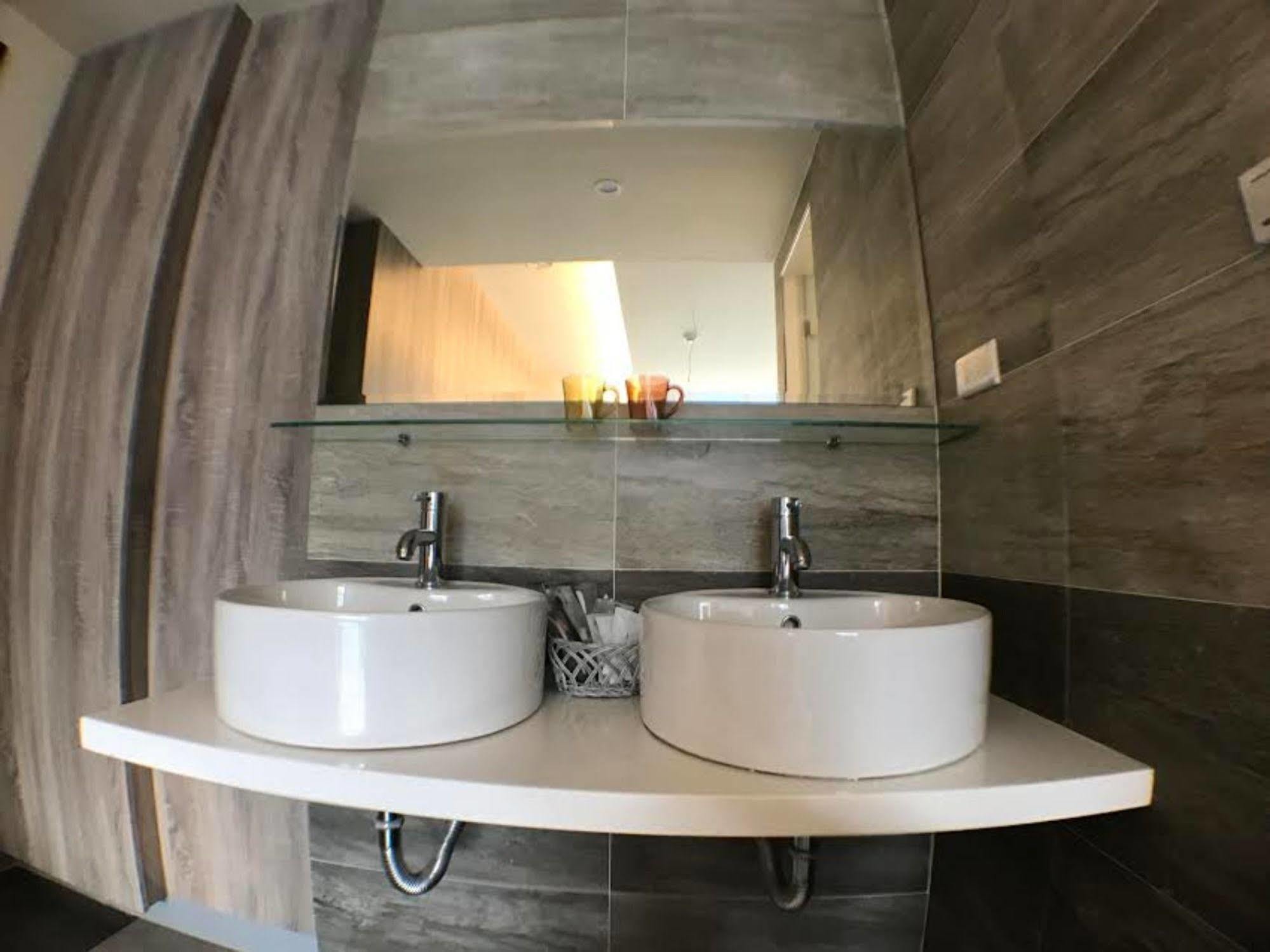 P&E Hotel Tajnan Kültér fotó